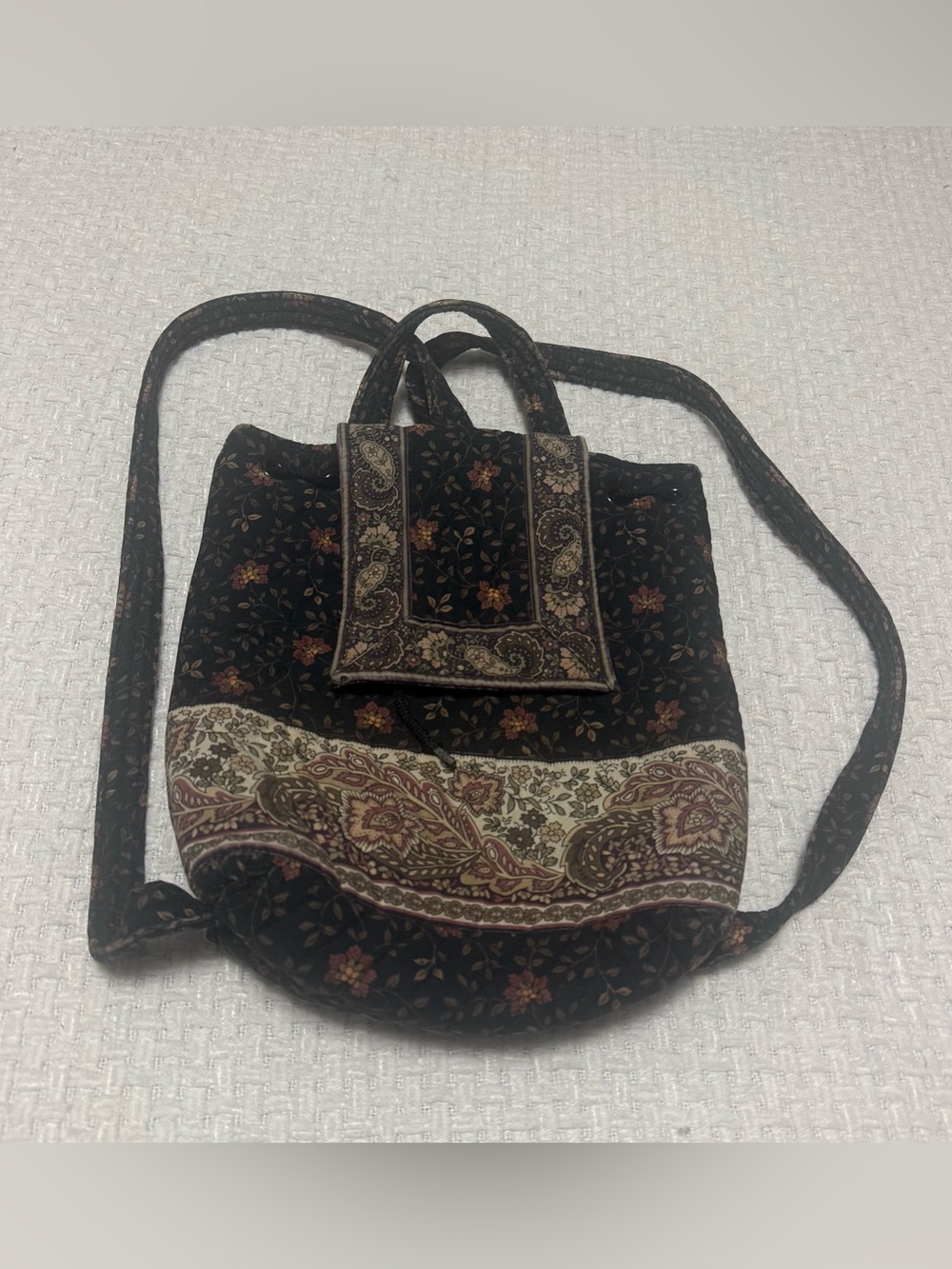 Vintage Vera Bradley Drawstring Backpack/Purse
"Black Walnut" pattern